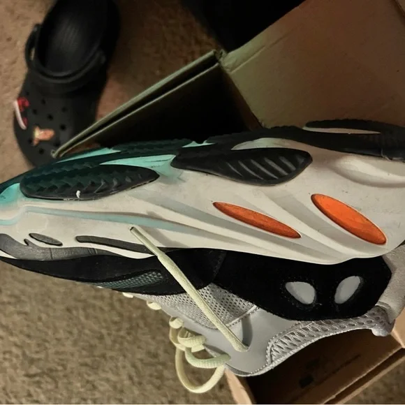 Adidas 700 Wave Runner - Picture 2 of 8